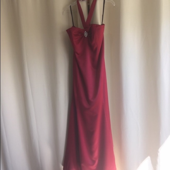 💃 Beautiful formal attire dress in Red. - Picture 2 of 8